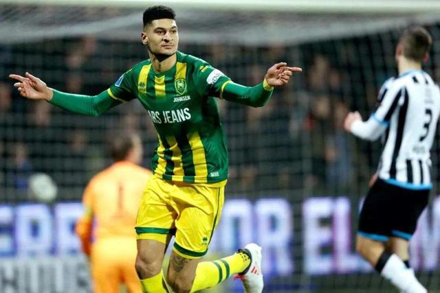 中国首场FIS室内国际滑雪赛在深圳鸣金