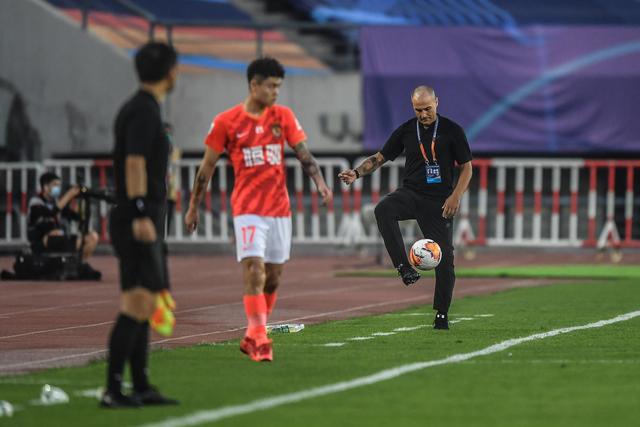 阿莫林：暴风雨总会来！在曼联参加发布会太难了